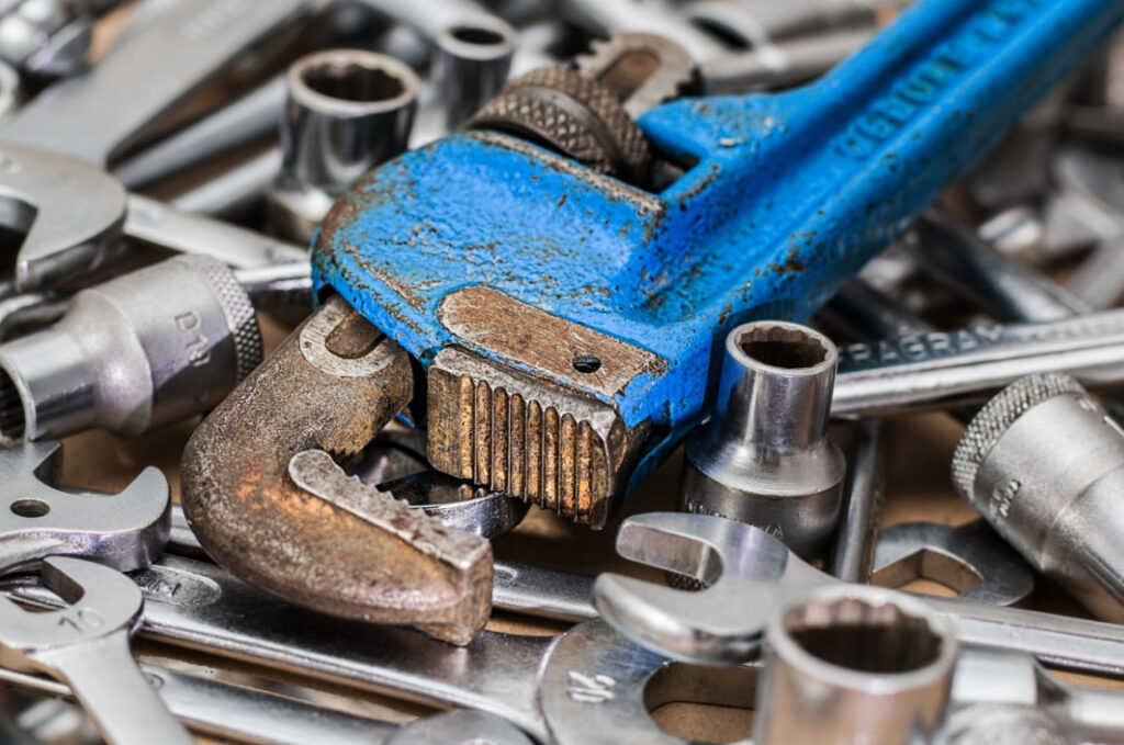 Les outils pour serrer et bloquer